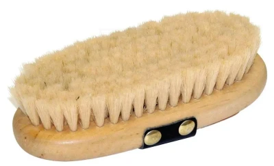 szczotka-dla-konia-brushco-ze-szlufka-bardzo-miekka-drewniana-85-cm-covalliero.jpg