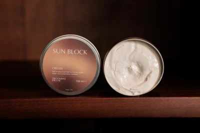 pol_pl_Sunblock-ochronny-krem-przeciwsloneczny-150g-Kentucky-Grooming-Deluxe-12736_7.webp