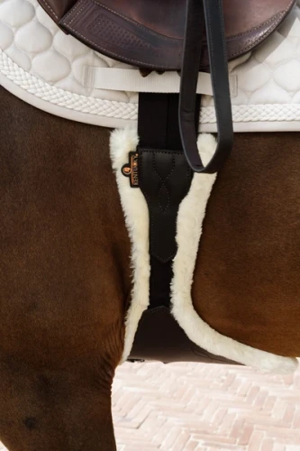 pol_pm_Kentucky-anatomiczny-popreg-Sheepskin-Anatomic-Stud-Girth-z-fartuchem-z-futrem-brazowy-11881_2.webp